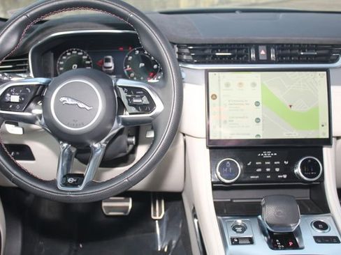 Used 2023 Jaguar F-PACE SVR image 4