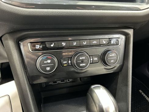 Used 2019 Volkswagen Tiguan SE w/ Panoramic Sunroof Package image 16