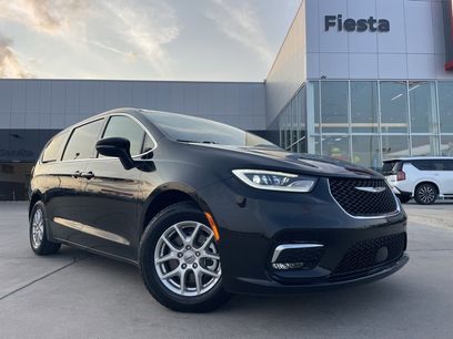 Used 2024 Chrysler Pacifica Touring-L