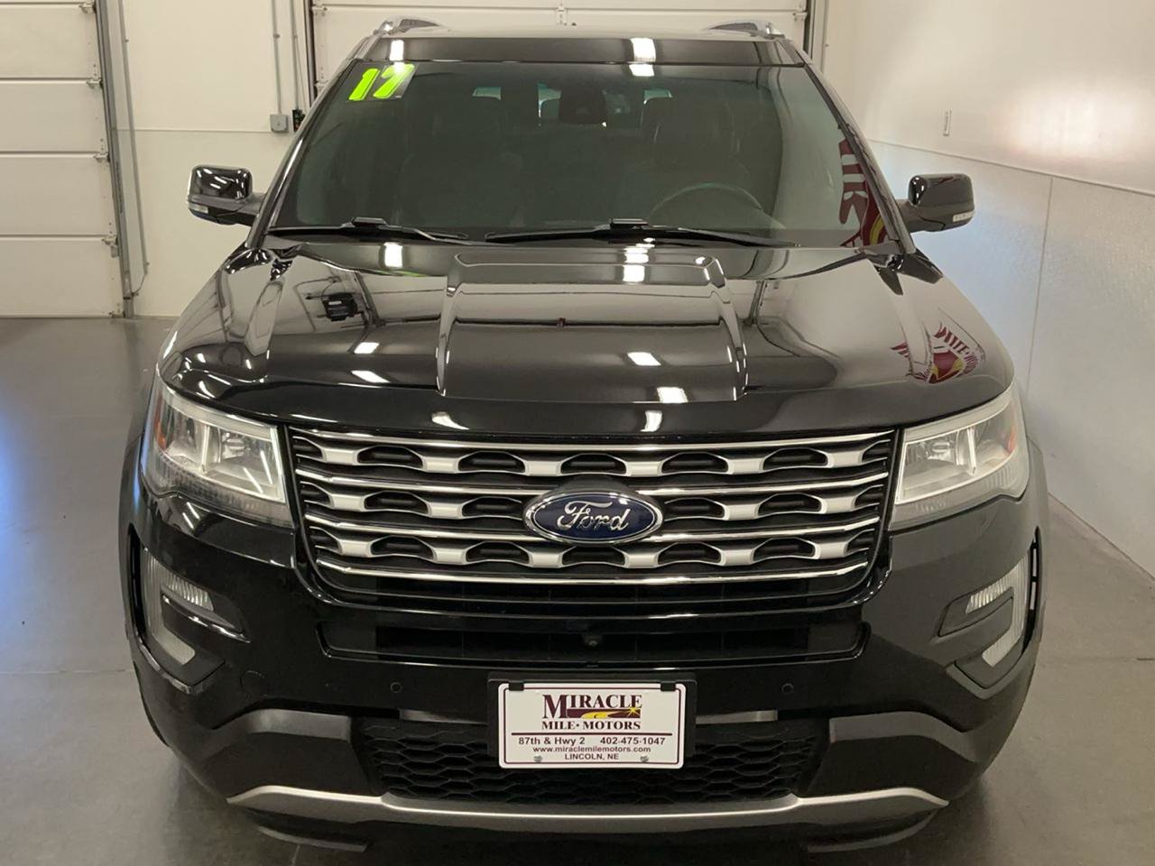 Used 2017 Ford Explorer Limited w/ Equipment Group 303A AWD/4WD image 8