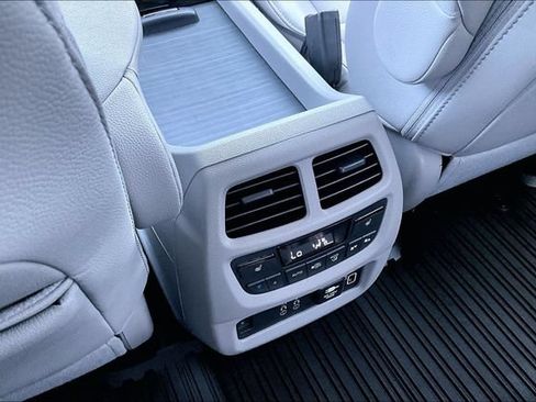 Used 2022 Honda Pilot Touring image 10