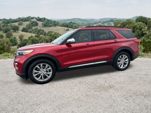 Used 2024 Ford Explorer XLT w/ Equipment Group 202A RWD image 4