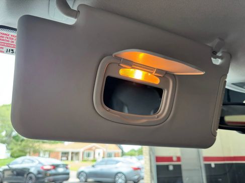 Used 2017 Jeep Renegade Latitude w/ Popular Equipment Group image 45