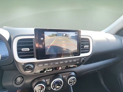 Used 2024 Hyundai Venue Limited FWD image 30
