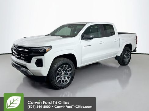Used 2025 Chevrolet Colorado Z71 w/ Technology Package AWD/4WD image 5