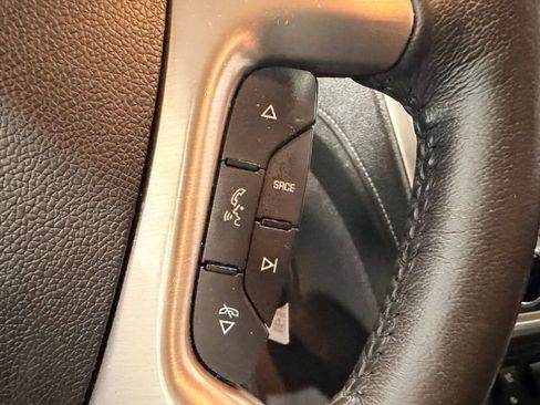 Used 2015 GMC Acadia Denali image 39