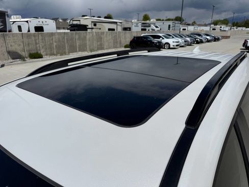 Used 2025 Honda Pilot TrailSport image 12
