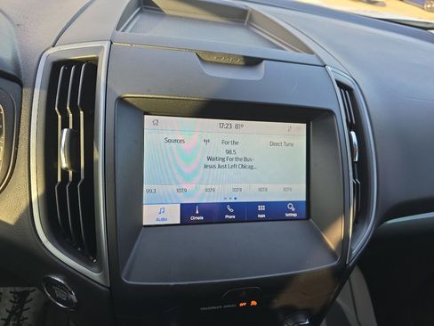 Used 2020 Ford Edge SE image 24