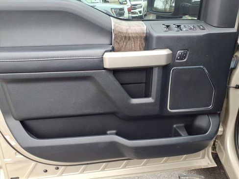 Used 2017 Ford F250 Lariat w/ Lariat Ultimate Package image 24