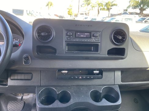 Used 2022 Mercedes-Benz Sprinter 1500 image 13