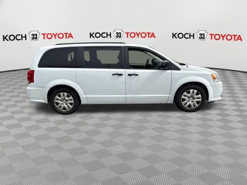 Used 2019 Dodge Grand Caravan SE w/ UConnect Hands-Free Group FWD image 9