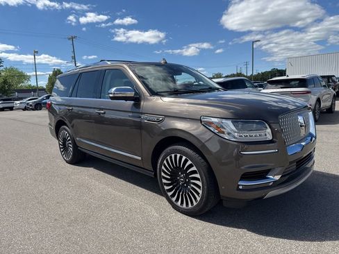 Used 2021 Lincoln Navigator Black Label w/ Cargo Convenience Package AWD/4WD image 7