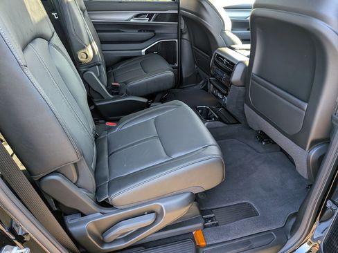 New 2026 Jeep Grand Wagoneer L Limited AWD/4WD image 31