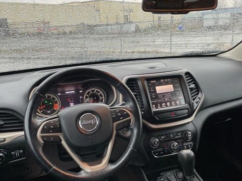 Used 2014 Jeep Cherokee Limited w/ Trailer Tow Group AWD/4WD image 13