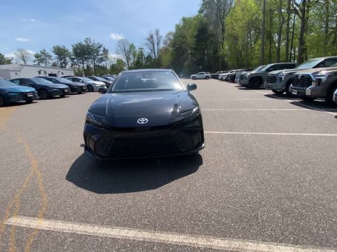 Used 2025 Toyota Camry SE FWD image 6