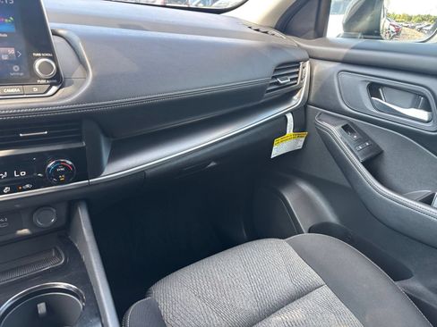 Used 2025 Nissan Rogue SV FWD image 36
