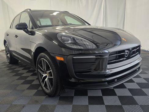 Certified 2025 Porsche Macan AWD/4WD image 9