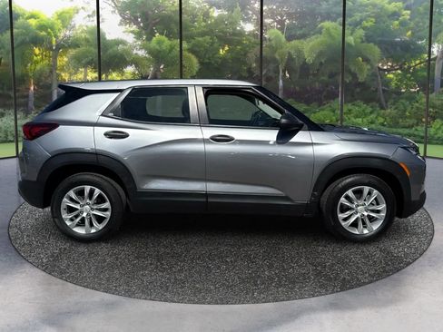 Used 2023 Chevrolet TrailBlazer LS FWD image 4