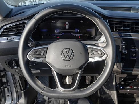 Used 2023 Volkswagen Tiguan SE w/ Panoramic Sunroof Package FWD image 23