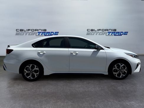 Used 2023 Kia Forte GT-Line w/ GT-Line Premium Package FWD image 4