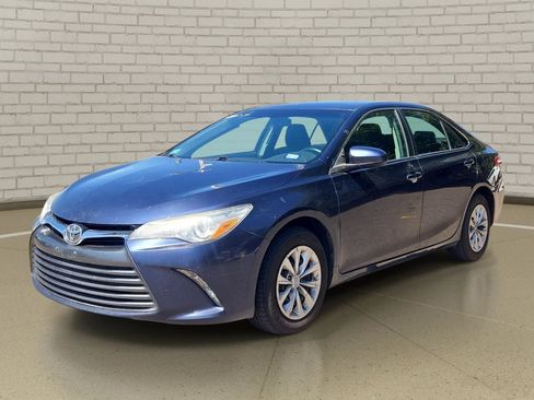 Used 2017 Toyota Camry LE FWD image 1
