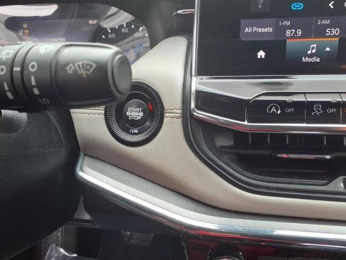 Used 2022 Jeep Compass Limited image 13