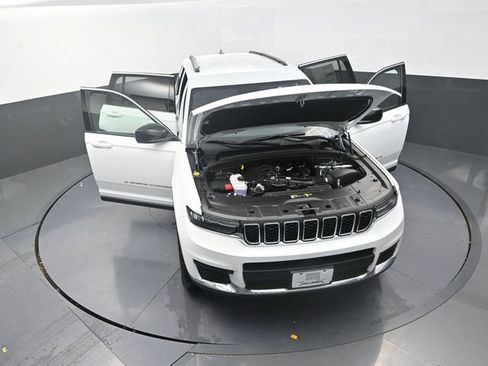 New 2025 Jeep Grand Cherokee L Laredo image 27