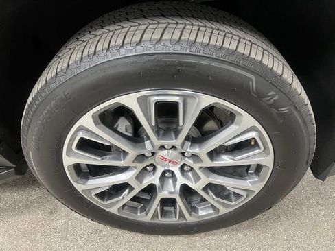 Used 2025 GMC Yukon XL Denali image 17