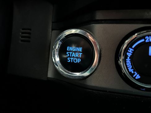 Used 2019 Toyota Tacoma TRD Sport image 10