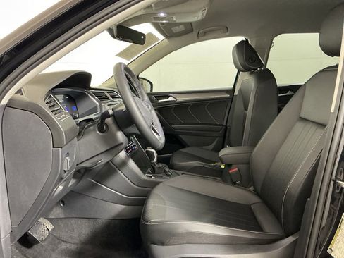Used 2023 Volkswagen Tiguan SE image 24