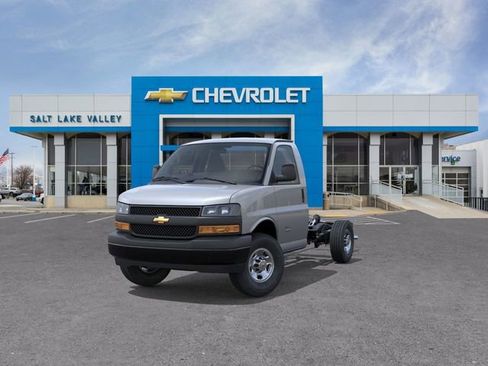 New 2026 Chevrolet Express 3500 image 8