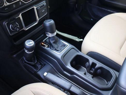 Used 2022 Jeep Gladiator Sport AWD/4WD image 27