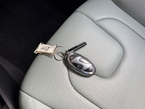 Used 2025 Hyundai Elantra Limited image 22