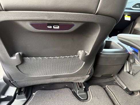New 2026 Chrysler Pacifica Select FWD image 24