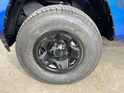 Used 2018 Toyota Tacoma SR5 image 8