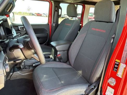 Used 2025 Jeep Wrangler Unlimited Rubicon image 25