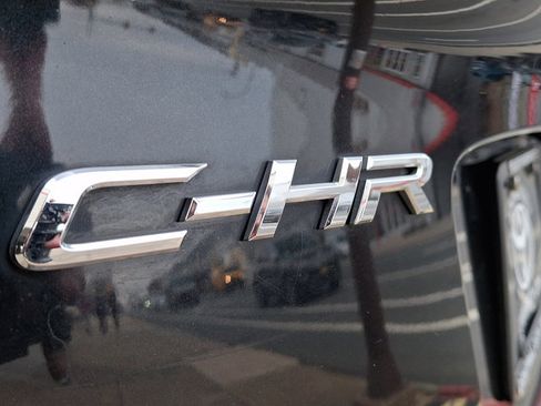 Used 2019 Toyota C-HR XLE image 28