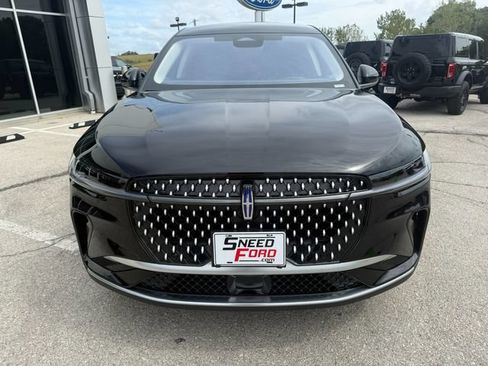 Used 2025 Lincoln Nautilus Premier AWD/4WD image 2
