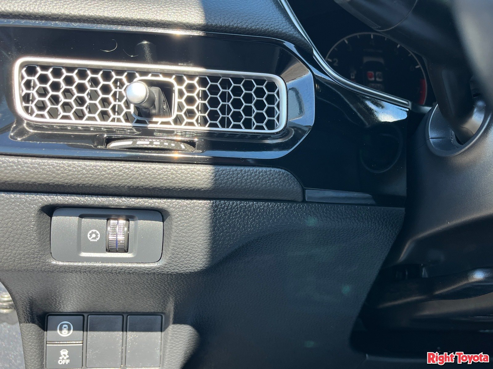 Used 2024 Honda Civic EX-L image 32