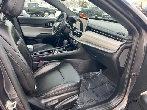 Certified 2024 Jeep Compass Limited image 11