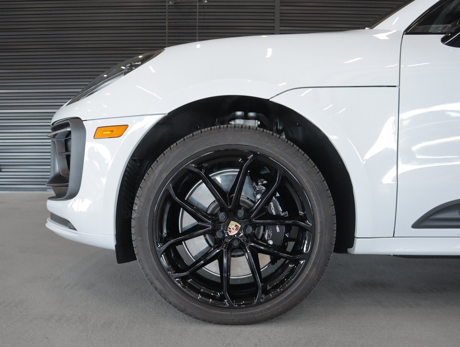 Certified 2025 Porsche Macan GTS AWD/4WD image 12