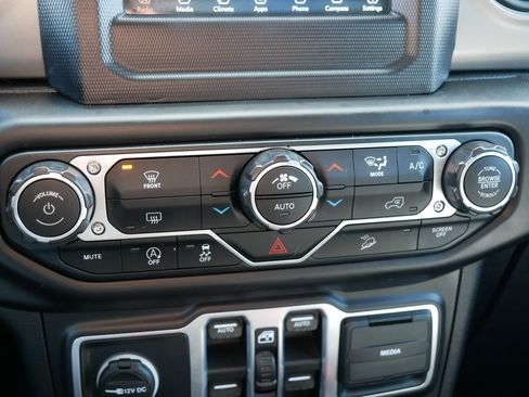 Used 2018 Jeep Wrangler Unlimited Sport S image 23