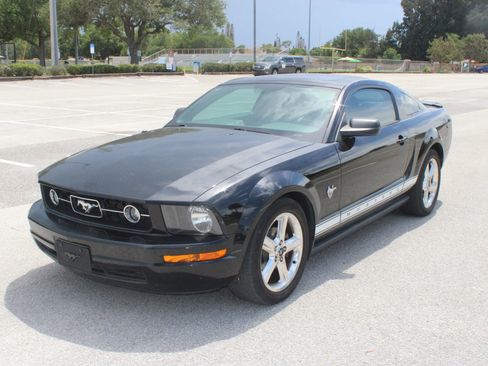 Used 2009 Ford Mustang Coupe RWD image 2
