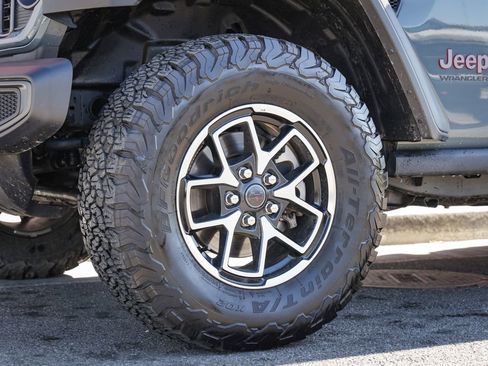 Used 2025 Jeep Wrangler Unlimited Rubicon AWD/4WD image 10