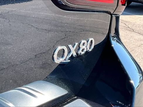 Used 2024 INFINITI QX80 Sensory AWD/4WD image 8