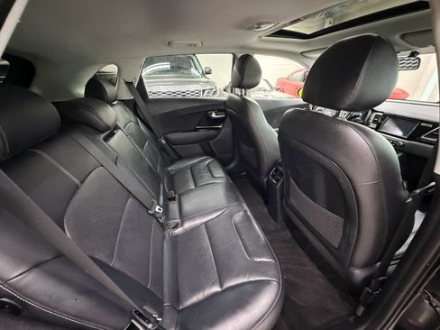 Used 2017 Kia Niro Touring FWD image 19