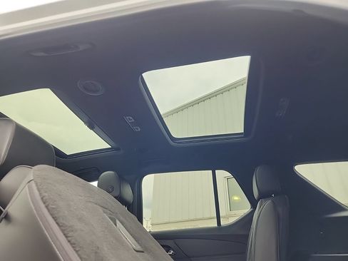 Used 2022 Chevrolet Traverse RS AWD/4WD image 38