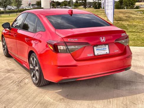 Used 2025 Honda Civic Sport Touring image 5