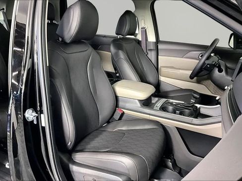 New 2026 Kia Carnival EX FWD image 12