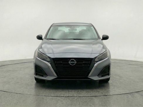 Used 2025 Nissan Altima 2.5 SV image 2